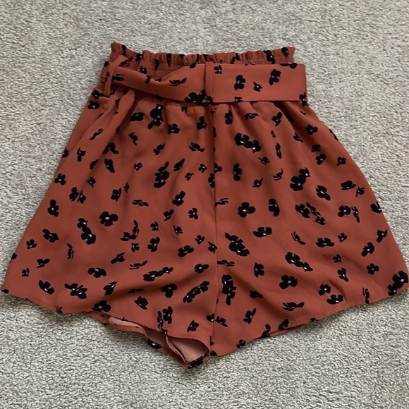 “Leith-  belted floral shorts size small” - Picture 2 of 6